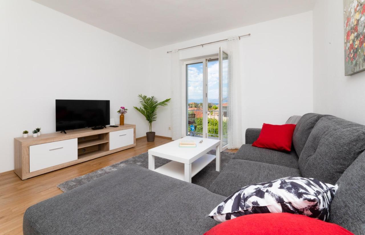 Apartment Nona - Center, 150 Meters From The Beach Supetar Zewnętrze zdjęcie