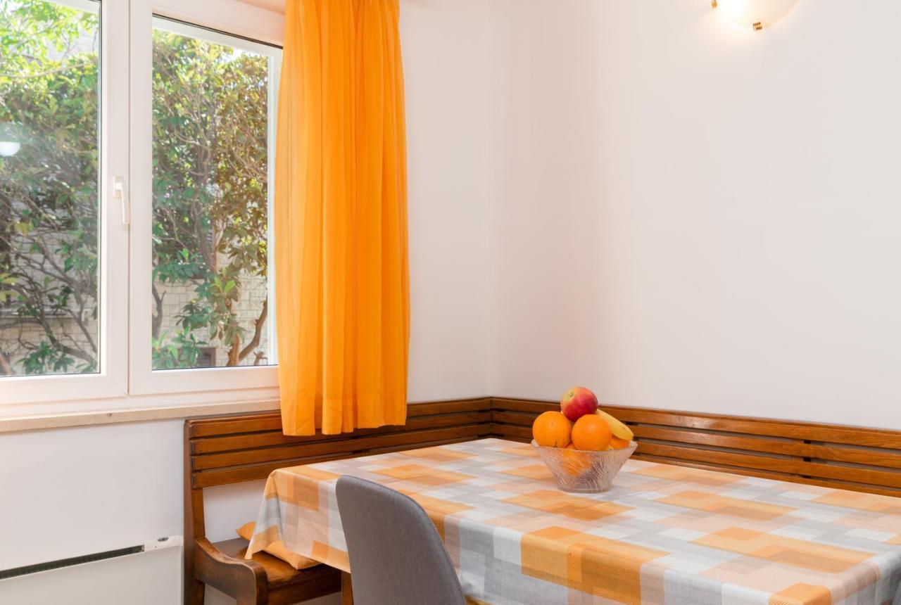 Apartment Nona - Center, 150 Meters From The Beach Supetar Zewnętrze zdjęcie